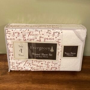 NEW EVERGREEN LANE TWIN CHRISTMAS WORDS SHEETS W/BONUS SHERPA PILLOWCASE